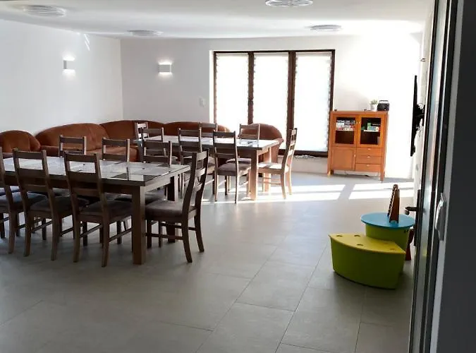 Dom Z Basenem I Widokiem Na Prázdninový dům Radun